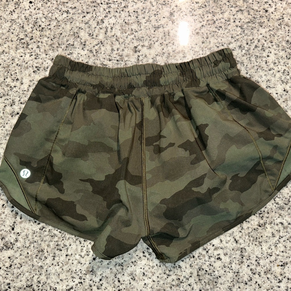Lululemon Camouflage Green Hotty Hot Short 2.5 *lined